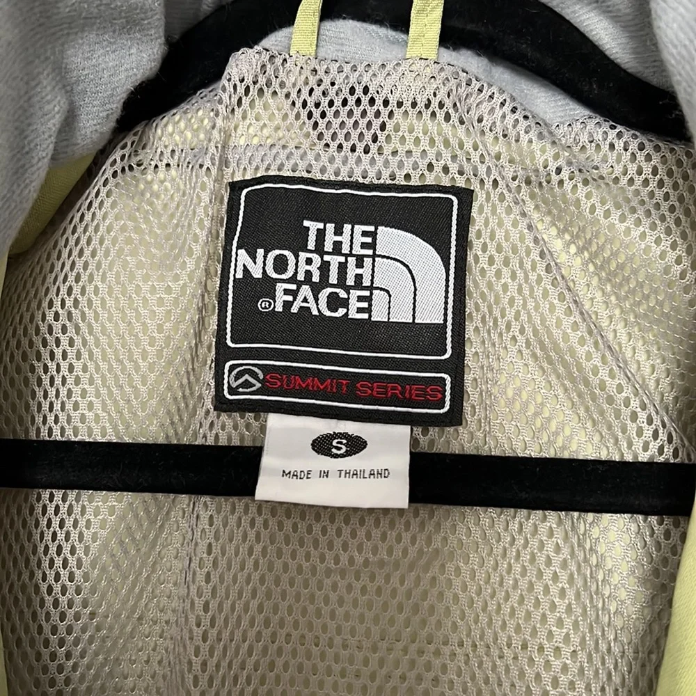 North Face Summit Series Women’s Full-Zip Ski or Snow Jacket - Picture 2 of 8